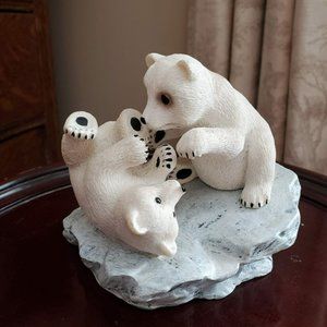 Playing Polar Bear Cubs Statue, Resin Polar Bear Figurine, Animal Winter Decor